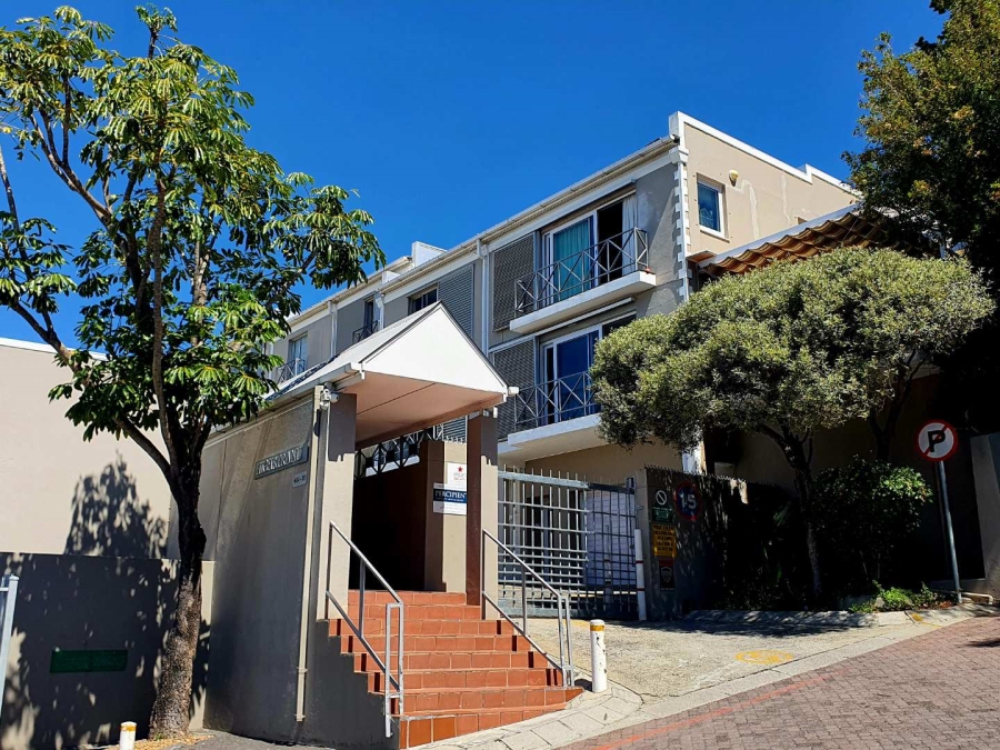 To Let 2 Bedroom Property for Rent in Green Point Western Cape